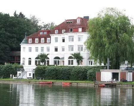 See Schlosshotel Am Kellersee 호텔 2*